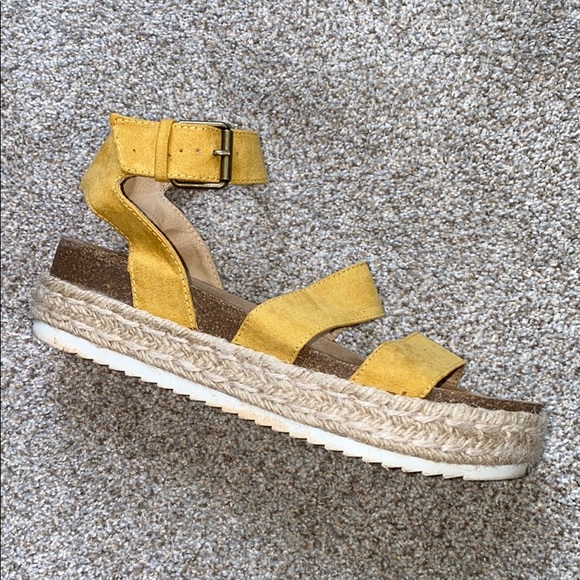 Sandals - Picture 2 of 3